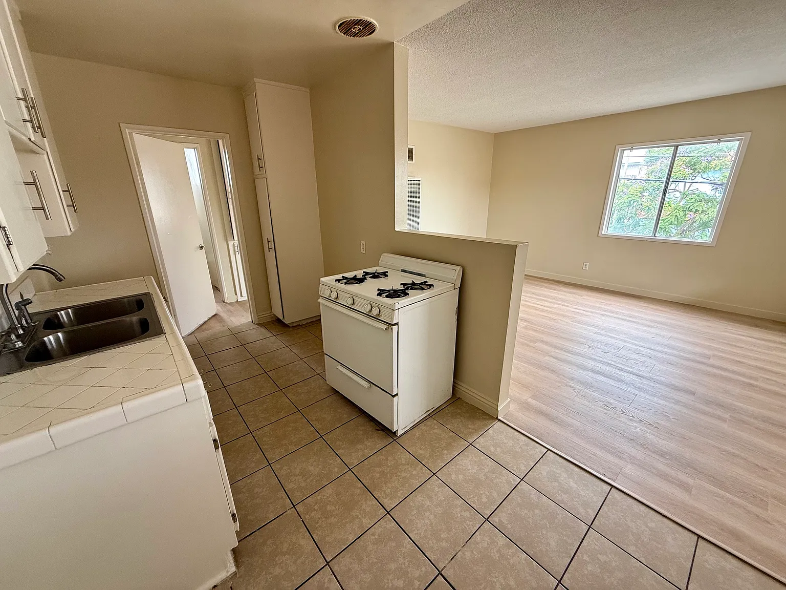 1 bed, $1,695 — Photo 2