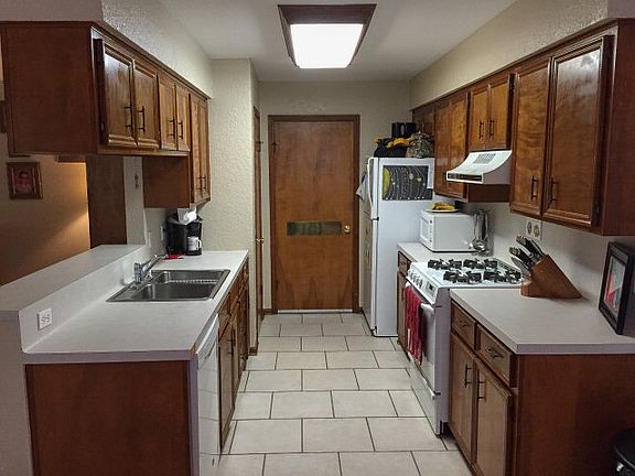 4th image of 306 Banyan Dr