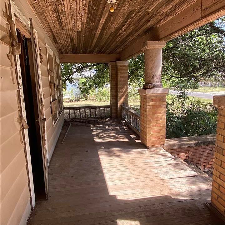 201 E Iowa Ave, Walters, OK 73572 Zillow