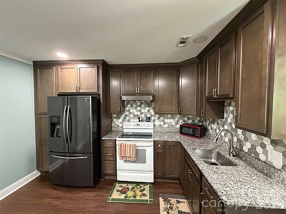4th image of 6228 Freedom Dr