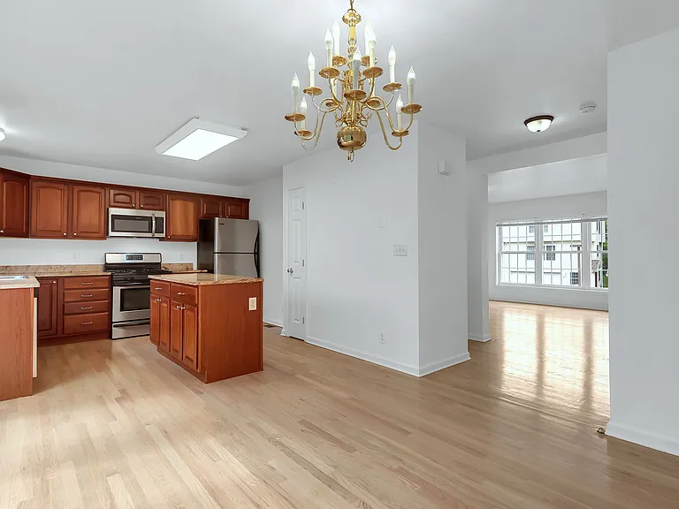 491 Main St #12 — Photo 9