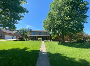 1301 Hickory Tree Ct, Mahomet, IL 61853