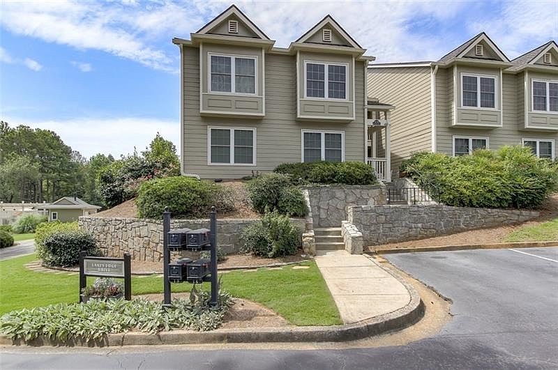 1st image of 14 Lakes Edge Dr SE