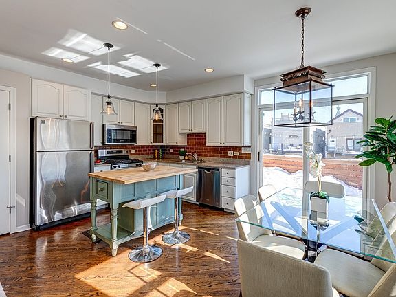 4th image of 917 N Honore St #3S
