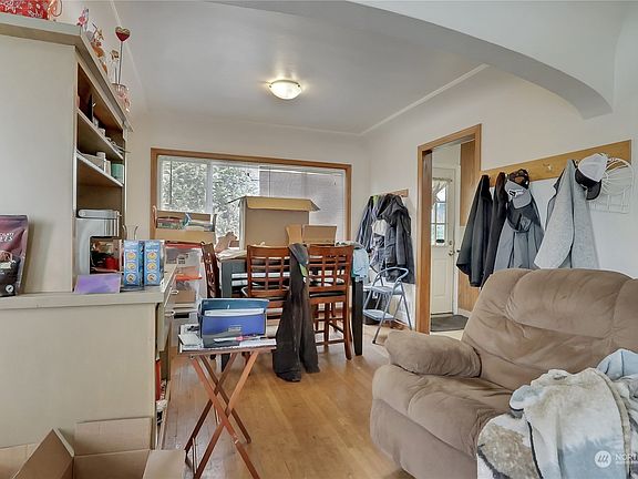 4th image of 4041 Pacific Avenue