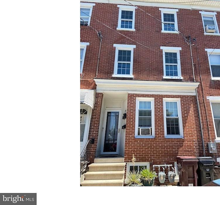 1st image of 915 Linden St