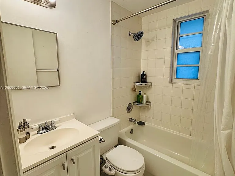 550 15th St #203 — Photo 10