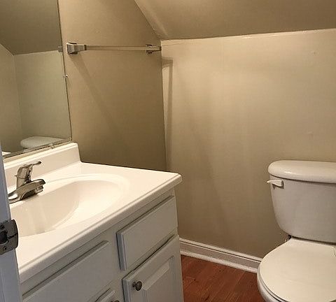 2nd image of 421 N Amsterdam Ct