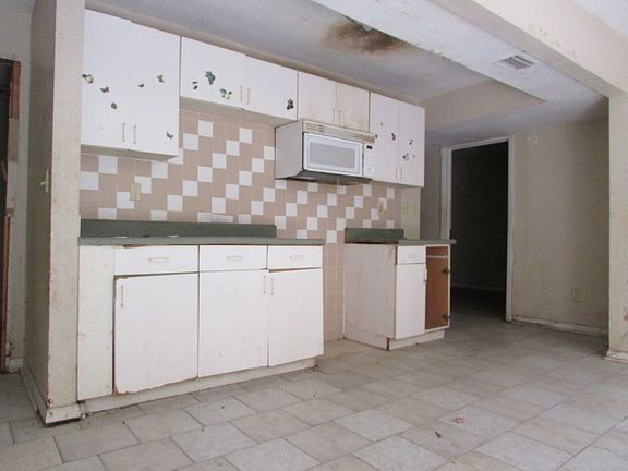 4th image of 1732 Wright Ave. #4