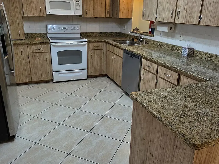 5005 Genesis Ave — Photo 2