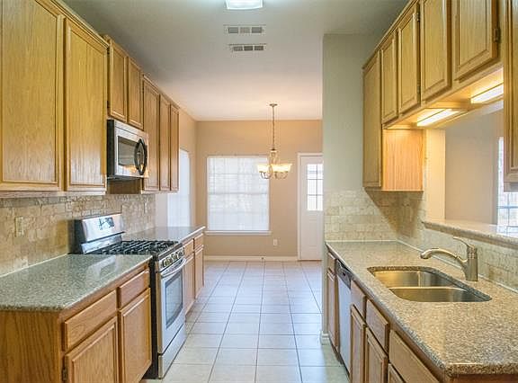5th image of 2210 Brazos Dr
