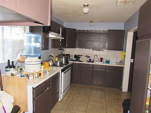 4th image of 934 N Santa Fe Ave