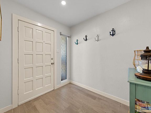 4th image of 227 W Morningside Dr #104