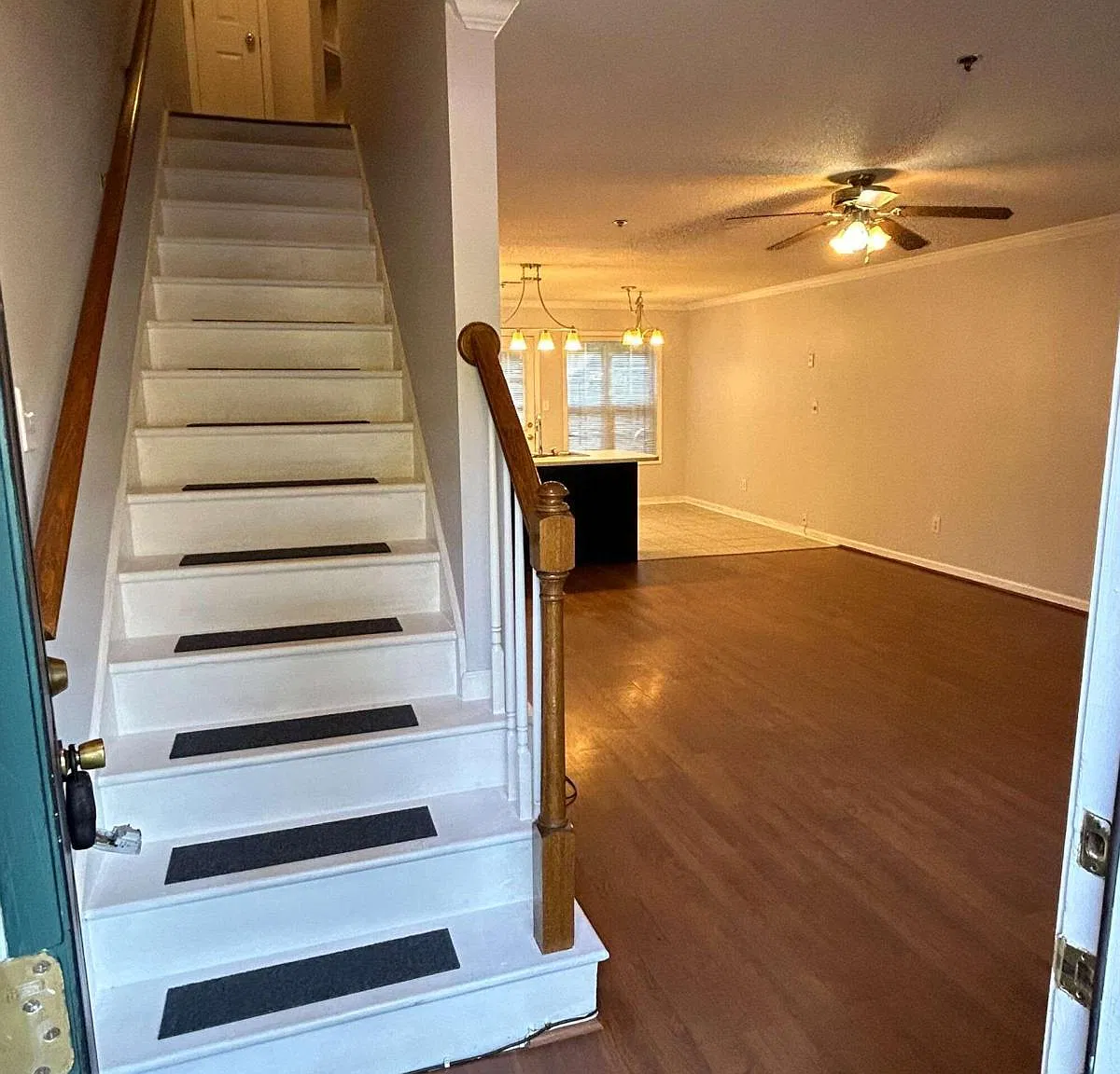 2 bed, 2.5 bath, 1168 sqft, $1,400 — Photo 3