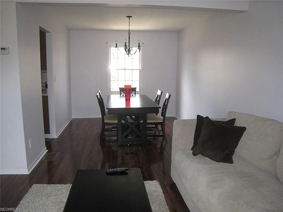 4th image of 4242 Williamsburg Dr