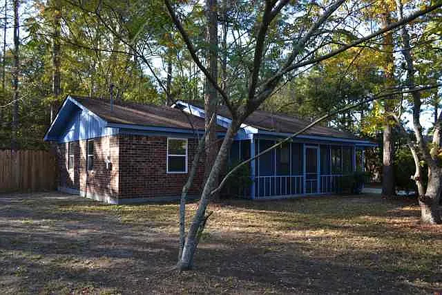 1010 Pineland Ave — Photo 2