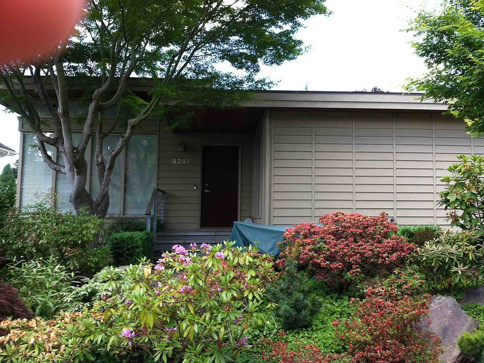 2nd image of 4241 51st Ave NE