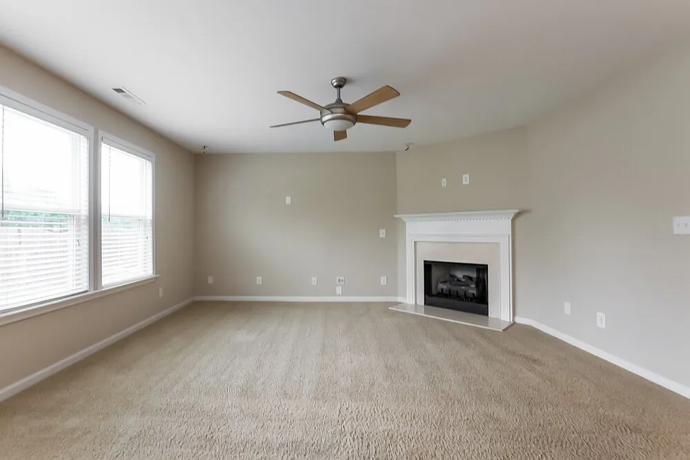4 bed, 2.5 bath, 2571 sqft, $3,340 — Photo 4