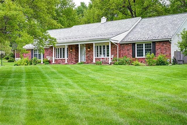 1st image of 1018 N Woodland Ct