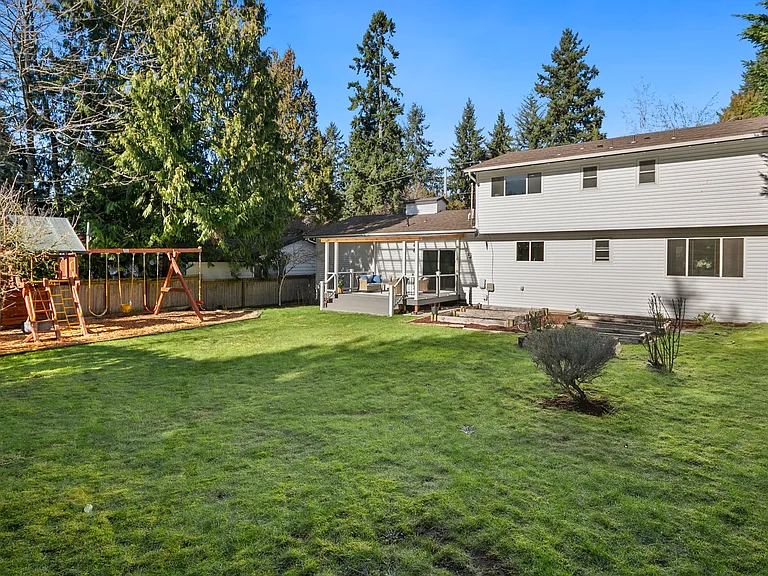 7037 NE 137th St — Photo 32