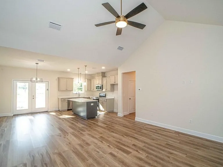 4521 Oak Forest Dr — Photo 4