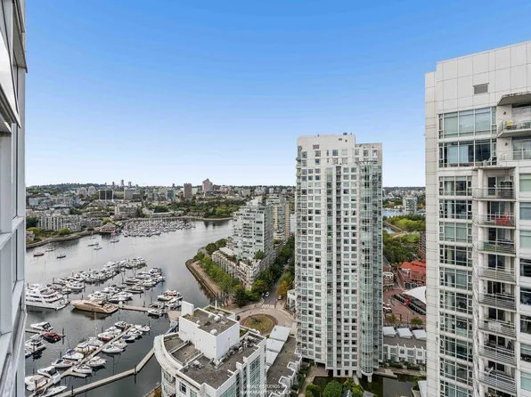 193 Aquarius Mews #3202, Vancouver, BC V6Z 2Z2