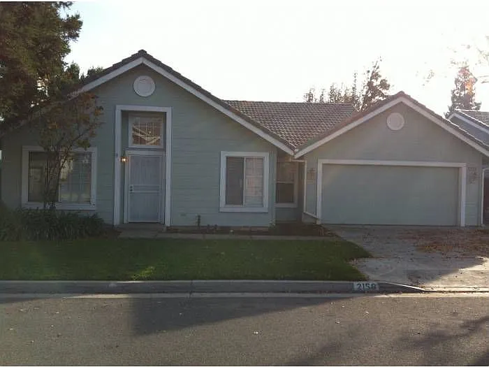 2159 E Minarets Ave photo 1