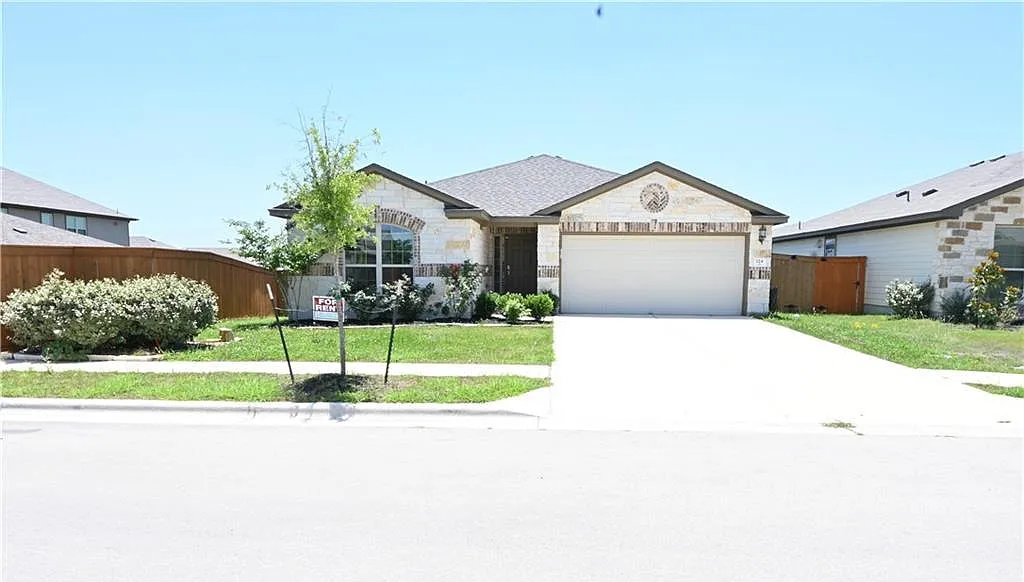 3 bed, 1772 sqft, $2,199 — Photo 2