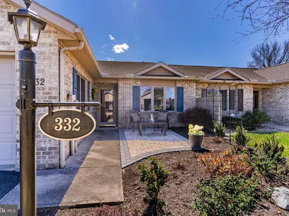 332 Phoenix Dr, Chambersburg, PA 17201
