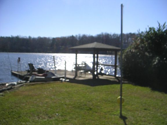 3rd image of 950 Lake Dr