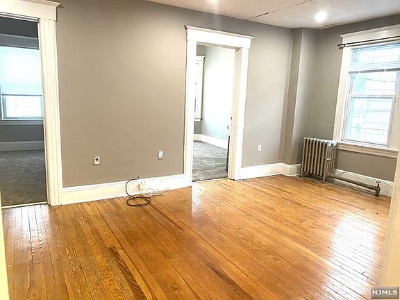 2nd image of 112 Stuyvesant Ave #U