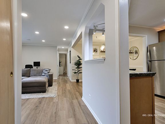 2nd image of 510 W Miner St APT 1D