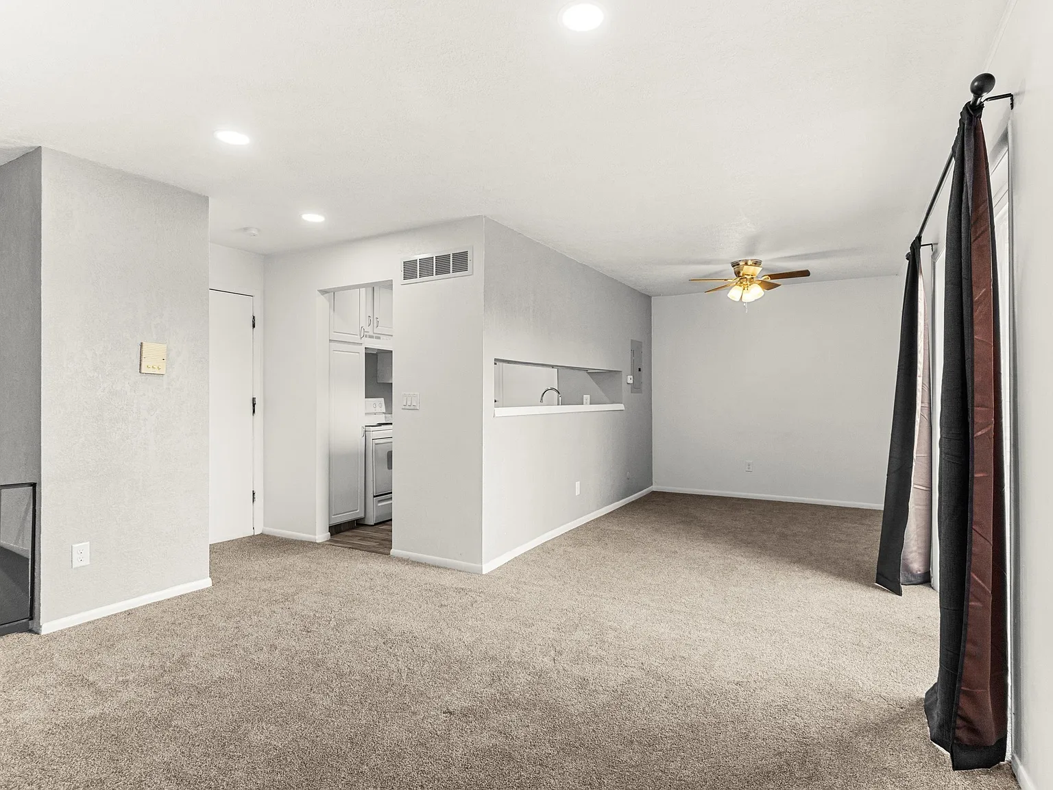 2 bed, 1.5 bath, 872 sqft, $1,000 — Photo 3