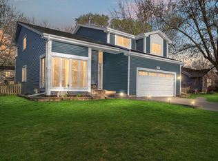 422 S Raddant Rd, Batavia, IL 60510