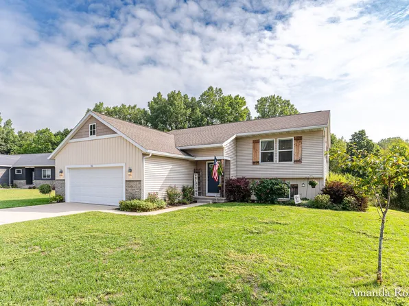 810 School Bell Ct, Belding, MI 48809