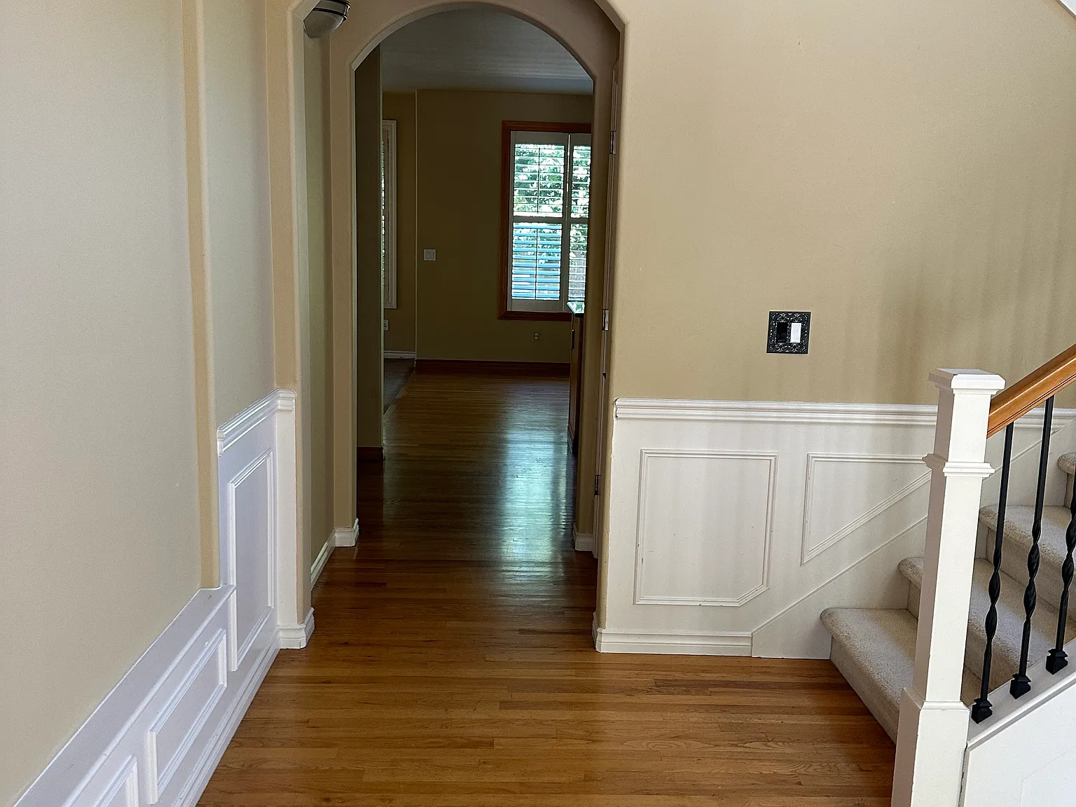 3 bed, 2.5 bath, 2210 sqft, $4,200 — Photo 2