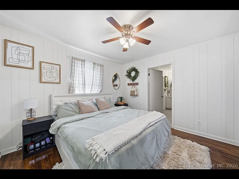 318 E Maple St — Photo 21