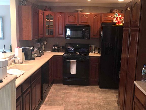 4th image of 17 Bourne Cir #201