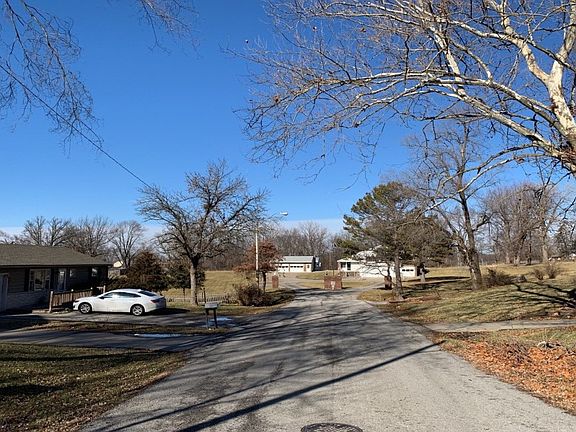 4th image of 2921 Farley Ave