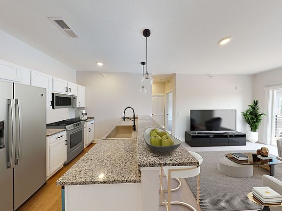 5th image of 855 S Washington Ave #103