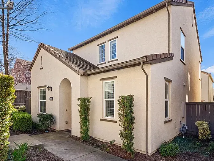 4 bed, 1639 sqft, $2,975 — Photo 1