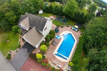 1st image of 8 Lauren Ln