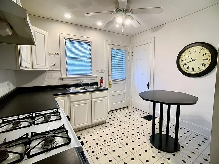3061 Taylor Ave — Photo 4