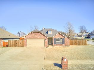5327 Barr Dr, Sand Springs, OK 74063