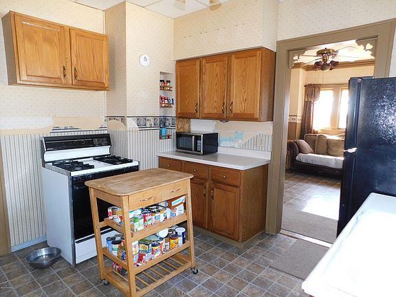 5th image of 2627 Hillside Dr NW