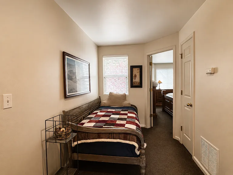 321 SE Orchard Dr #1-27 — Photo 17
