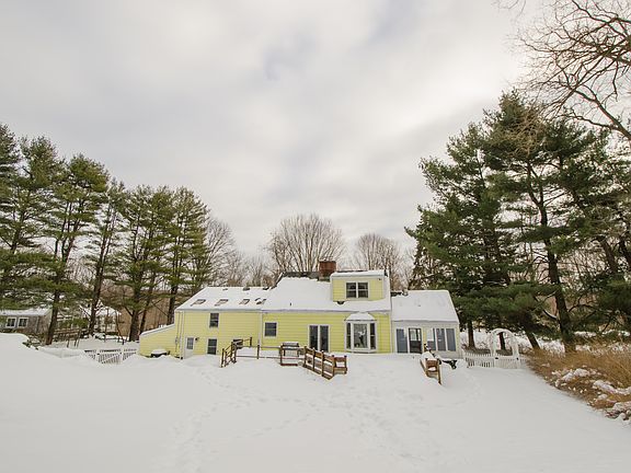 3rd image of 11 Plateau Ln