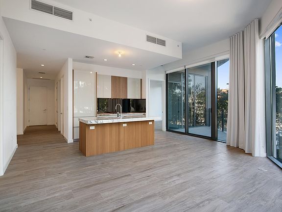 3rd image of 2831 S Bayshore Dr Unit 405