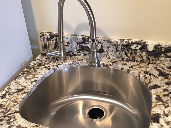 Deep Sink W/Garbage Disposal