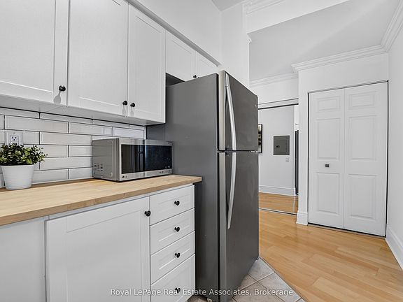 5th image of 115 Richmond St E #1006
